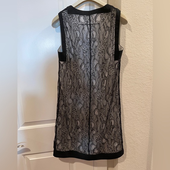 Givenchy Black and White Lace Shift Dress w/ Square Neckline. Excellent Cond. XS - Picture 4 of 9
